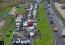 Acidente entre duas carretas bloqueia Rodovia Dom Pedro I em Itatiba
