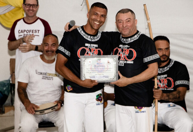 Capoeira de Atibaia celebra formação de novo mestre durante batizado e troca de cordas